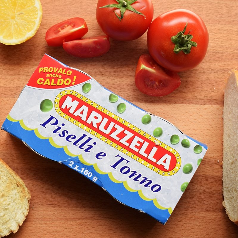 Maruzzella tuna salad with green peas in tomato sauce