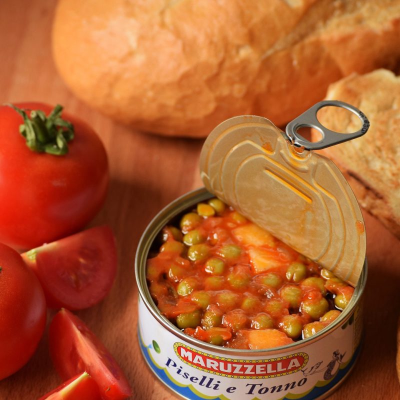 Maruzzella tuna salad with green peas in tomato sauce